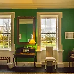 Gasthof Roundwood House