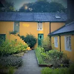 Gasthof Roundwood House