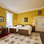 Roundwood House 3*
