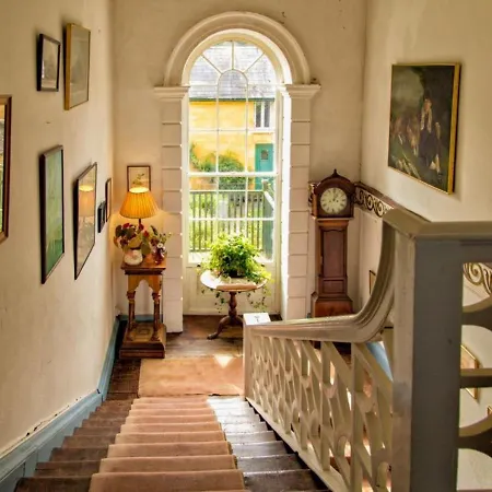 Konukevi Roundwood House Mountrath