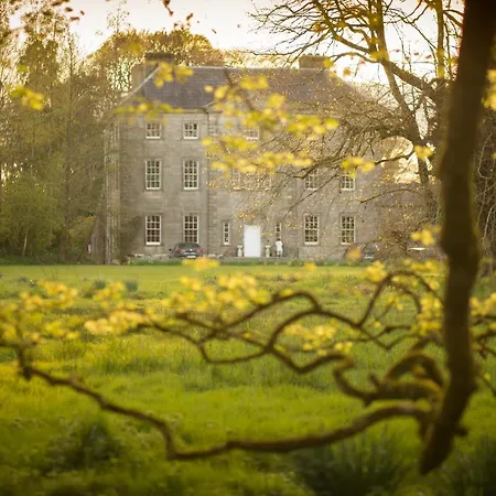 Roundwood House Konukevi