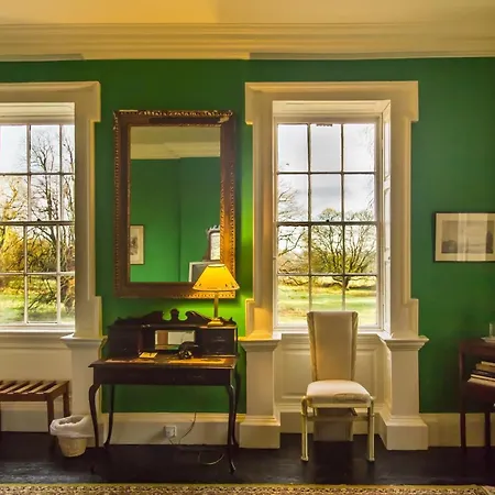 Guest house Roundwood House