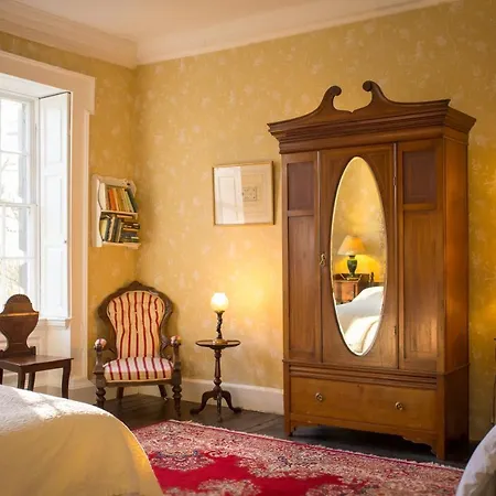 Guest house Roundwood House