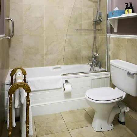 Konukevi Roundwood House 3*